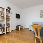 Royal Route Apartment For 10 People